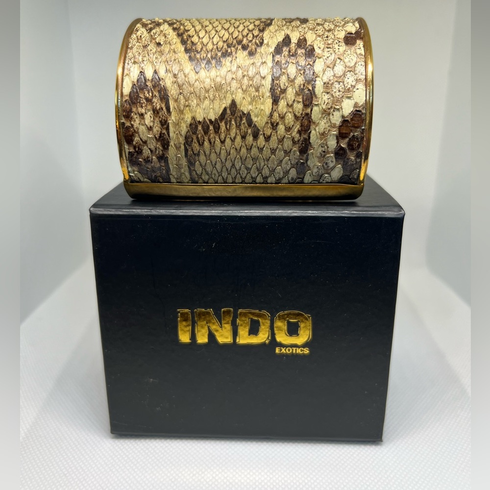 Genuine exotic vintage python skin cuff.
Made in the US
